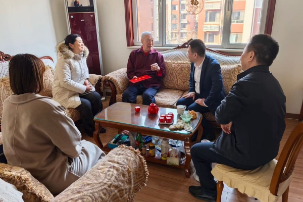 省国资委党委与集团党委亲切走访慰问科技咨询中心老党员